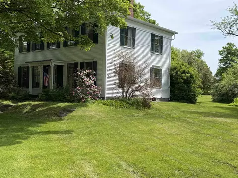 52 School St, Haverhill, NH 03765