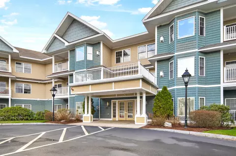 65 Hawthorne Dr #305, Bedford, NH 03110