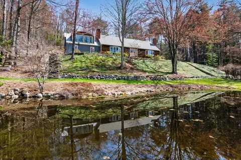 19 Highland Dr, Amherst, NH 03031