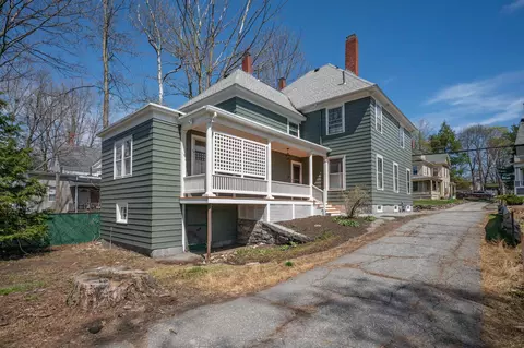 18 Manchester St, Nashua, NH 03064