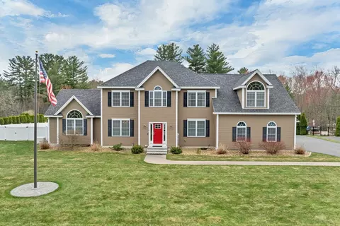 26 Lamplighter Ln, Salem, NH 03079