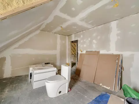 Bath - 81 E River Rd, Lincoln, VT 05443 photo 6 of 6