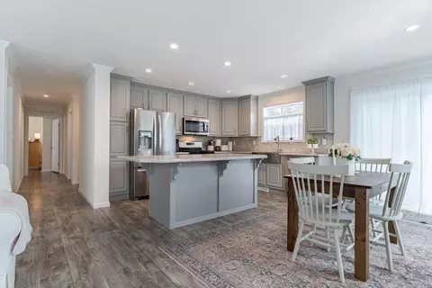 104 Robin Hood Dr, Exeter, NH 03833