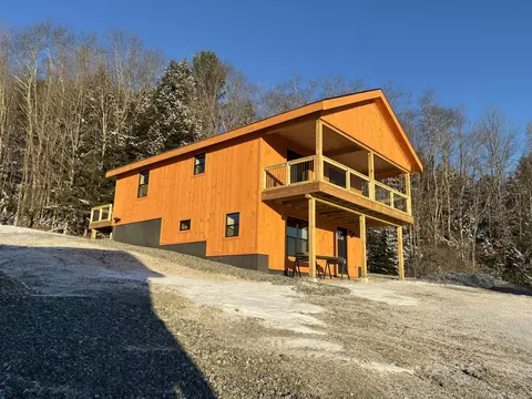 334 Cochran Rd, Morristown, VT 05661
