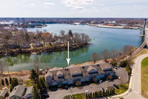 19 Bridge St #6, Kittery, ME 03904