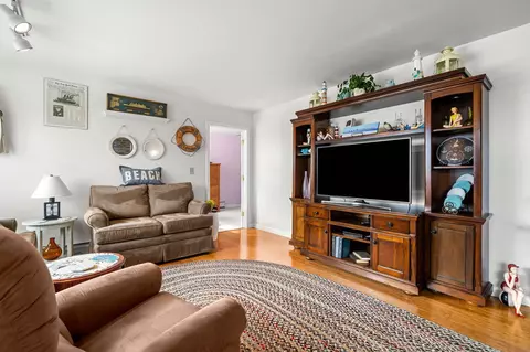 Living - 501 Ocean Blvd #1, Hampton, NH 03842 photo 5 of 6