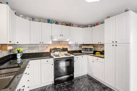 Kitchen - 501 Ocean Blvd #1, Hampton, NH 03842 photo 5 of 5