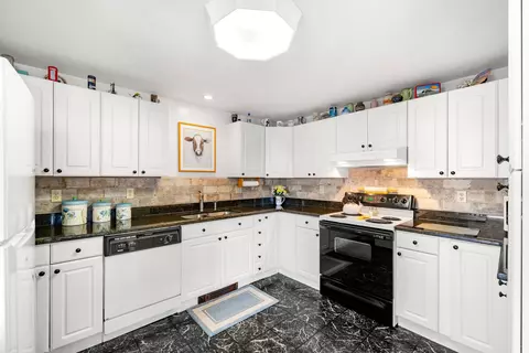 Kitchen - 501 Ocean Blvd #1, Hampton, NH 03842 photo 1 of 5