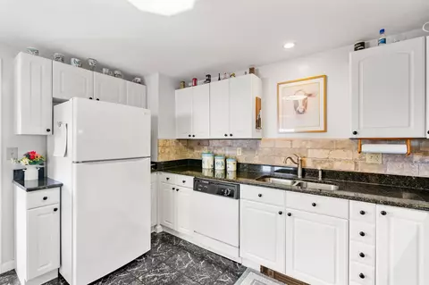 Kitchen - 501 Ocean Blvd #1, Hampton, NH 03842 photo 3 of 5
