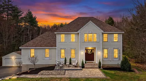 322 Meadow Fox Ln, Chester, NH 03036