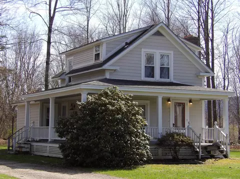 43 Middle Rd, Clarendon, VT 05759