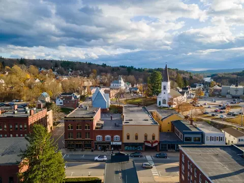 359 Central St #3, Franklin, NH 03235