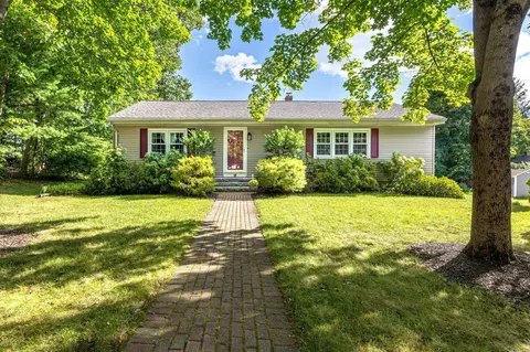 18 Center Cir, Plaistow, NH 03865