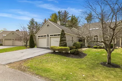 25 Peninsula Dr #25, Stratham, NH 03885