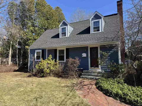 26 Edgewood Rd, Durham, NH 03824