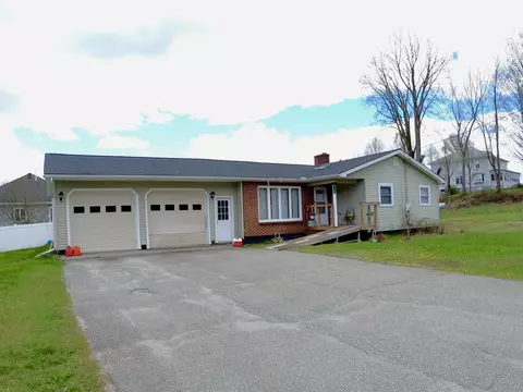 413 Elm St, Derby Line, VT 05830