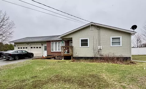 413 Elm St, Derby Line, VT 05830