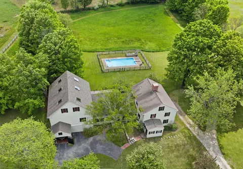 5 Old Manchester Rd, Amherst, NH 03031