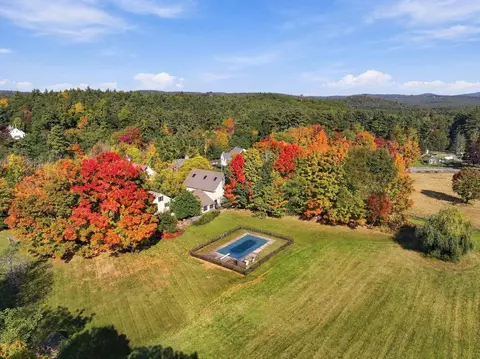 5 Old Manchester Rd, Amherst, NH 03031