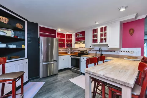 7 Governor Sq, Peterborough, NH 03458