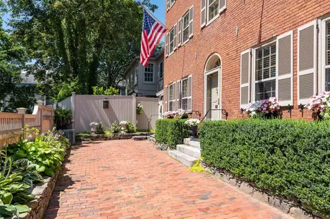 20 Atkinson St, Portsmouth, NH 03801