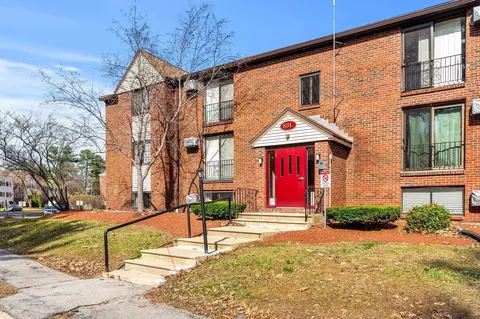 80 English Village Rd #102, Manchester, NH 03102