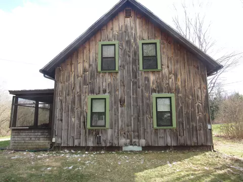 701 Bluff Rd, Newport, VT 05855