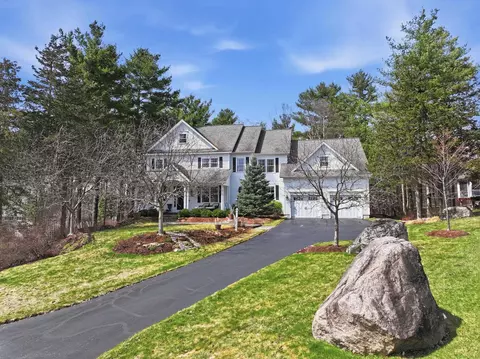 288 Boulder Hill Dr, Shelburne, VT 05482