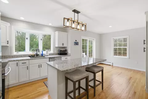 10 Upton Rd, Mont Vernon, NH 03057