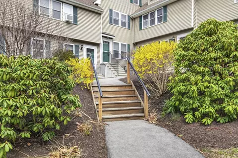 30 Charter St #14, Exeter, NH 03833