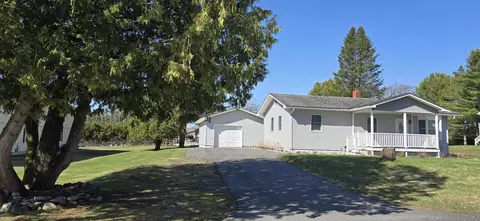 33 Lynwood Dr, Derby, VT 05829