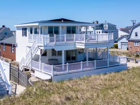103 Ocean Dr, Seabrook, NH 03874