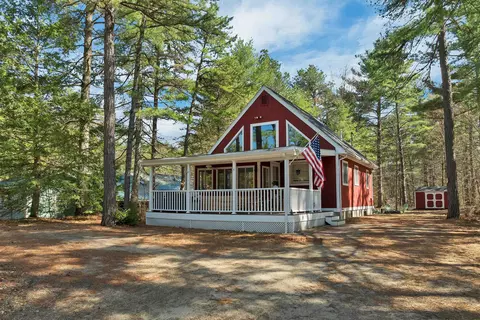 206 E Chocorua River Dr, Tamworth, NH 03886