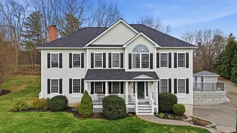 5 Zoe Ln, Newton, NH 03858