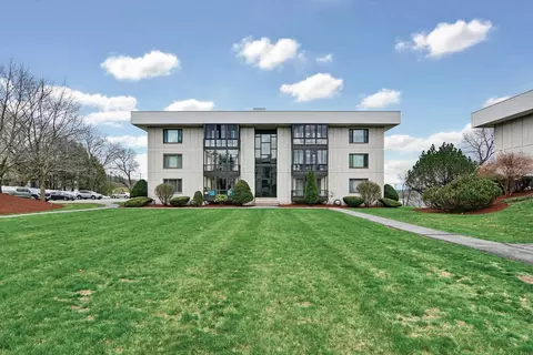 33 Spit Brook Rd #21, Nashua, NH 03060