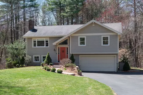 47 River Rd, Stratham, NH 03885