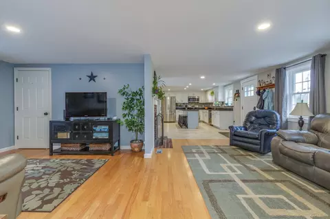 Entry Way - 1057 Bound Tree Rd, Hopkinton, NH 03229 photo 2 of 4