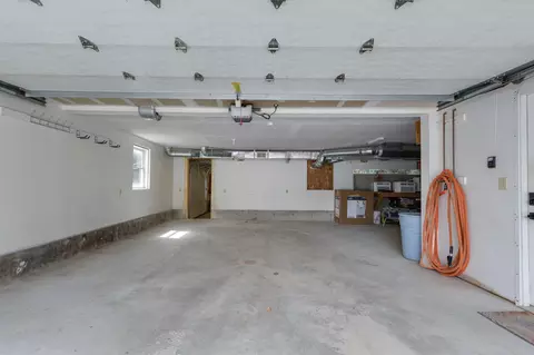 Exterior - 1057 Bound Tree Rd, Hopkinton, NH 03229 photo 3 of 16