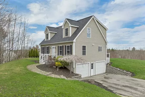 89 Pond St, Newton, NH 03858