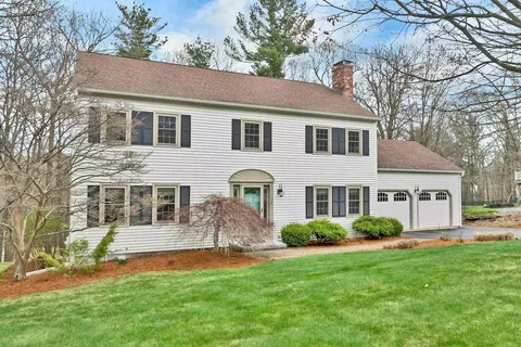 70 Spindlewick Dr, Nashua, NH 03062