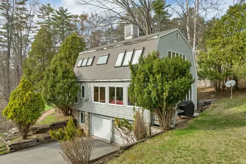 83 Governor Wentworth Hwy, Wolfeboro, NH 03894