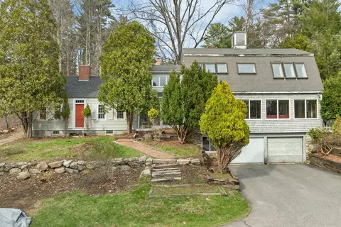 83 Governor Wentworth Hwy, Wolfeboro, NH 03894