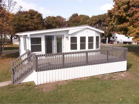 10 Gull Ln, South Hero, VT 05486