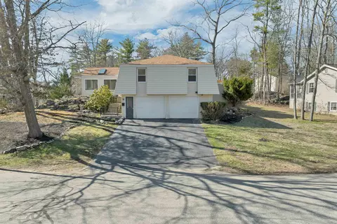 17 Harding Rd, Portsmouth, NH 03801
