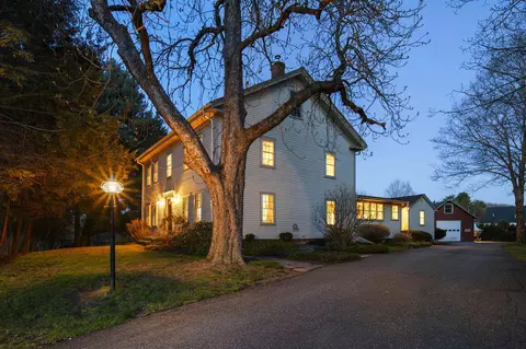 64 Kingston Rd, Exeter, NH 03833