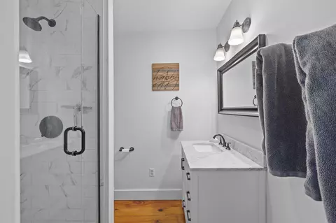 Bath - 64 Kingston Rd, Exeter, NH 03833 photo 2 of 3
