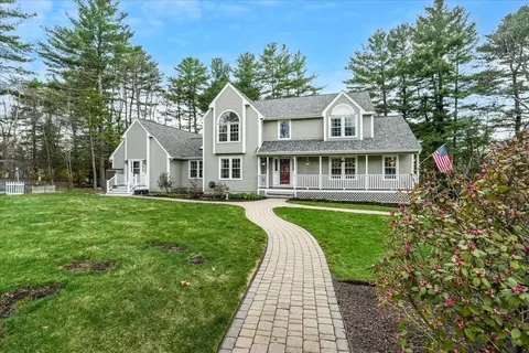 137 Peele Rd, Nashua, NH 03062