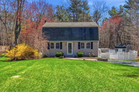 5 Imperial Dr, Londonderry, NH 03053