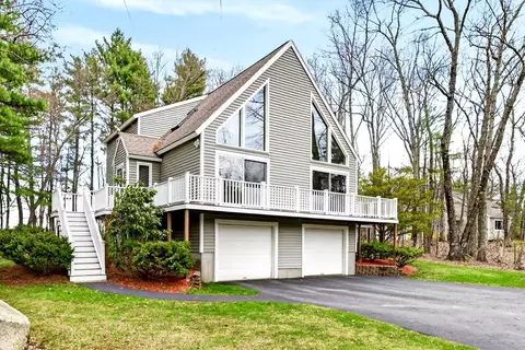 12 Snowflake Ln, Londonderry, NH 03053