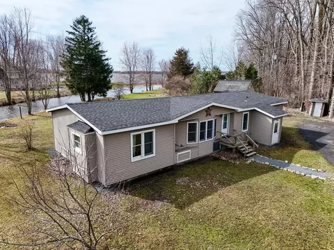 287 Canal Ln, North Hero, VT 05474